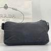 Prada Pocono Schultertasche Kameratasche Crossbody Tessuto Nylon Leder Schwarzer Schultergurt Crossbody Dreieckiges Logo-Schild Weißes Etikett