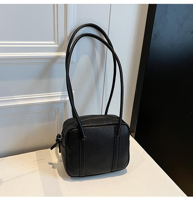 

Ретро нишевая портативная сумка для боулинга 2025 весна и лето новая однотонная сумка через плечо темпераментная простая сумочка чёрный