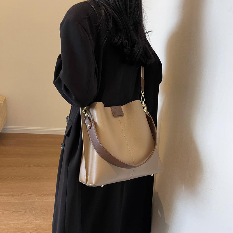 Women's 2025 Retro Large Capacity Bucket Bag - Wide Strap Crossbody, Single Shoulder, Tote Handbag