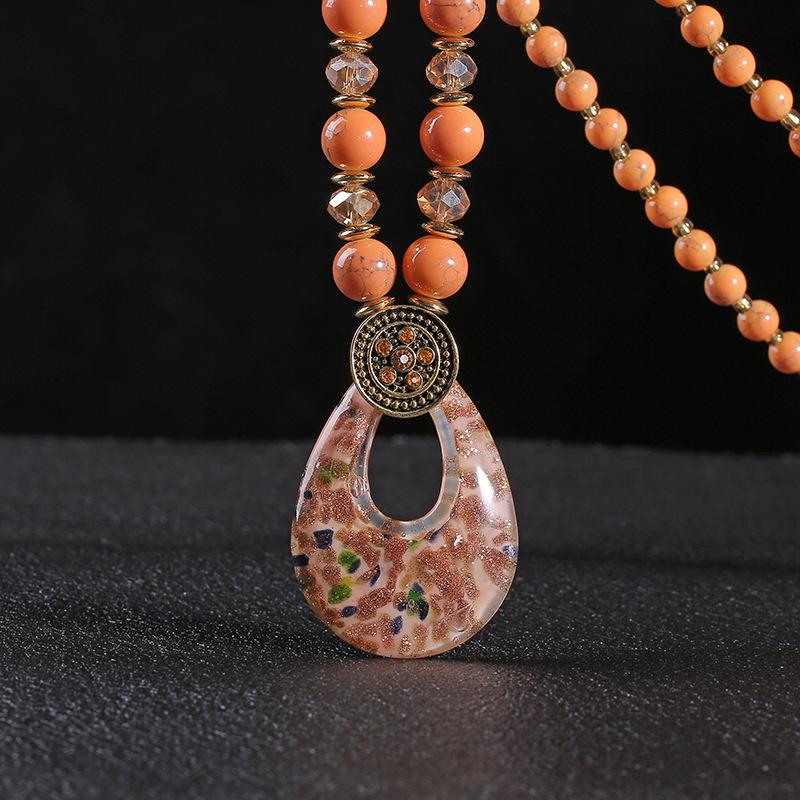 

Этническое колье-цепочка для свитера с подвеской-каплей и бусинами