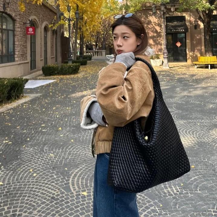New Women's Handbag Large-capacity Handwoven Bag Shoulder Bag Women's High-end Versatile Commuter 2 set Bag Slack Tote Bag