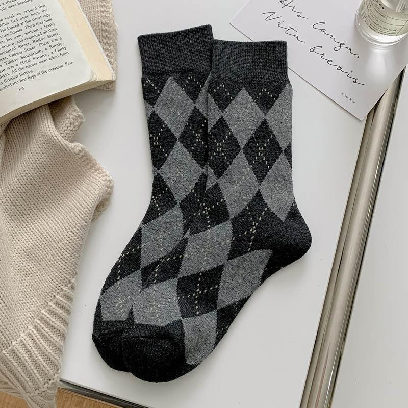 Diamond-patterned Warm Mid-calf Women's Socks for Autumn and Winter, Trendy College Style Checkerboard Socks, Casual and Versatile