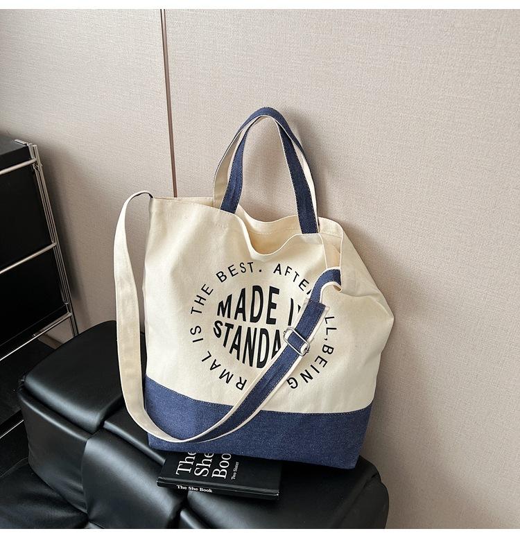 

Niche casual canvas bag women s spring new student class commuting shoulder bag trendy messenger bag синий