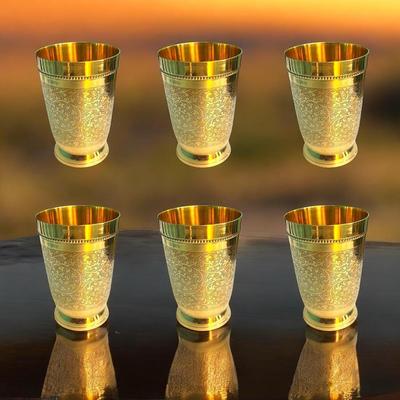 Verre à boire en laiton || Verre à boire en laiton || Gobelet en laiton avec motif en relief - Capacité 300 ml (Paquet de 6 pièces)