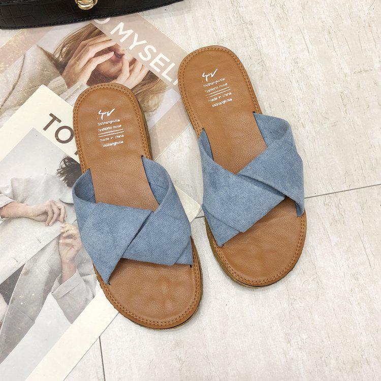 Coole Hausschuhe Damen Frühling und Sommer neue Mode Outerwear Ein-Wort-Sandalen flacher Absatz lässig Kreuz coole Hausschuhe
