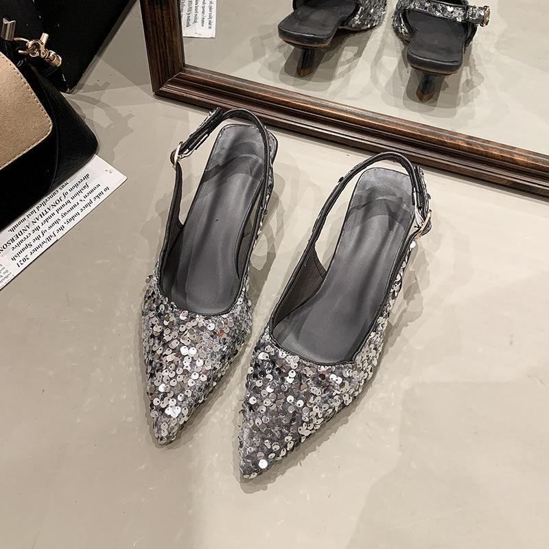 

Премиальный смысл универсальные сандалии лето 2025 новый темперамент сумка голова сандалии пайетки мелкий вырез острый носок сандалии 40 серый