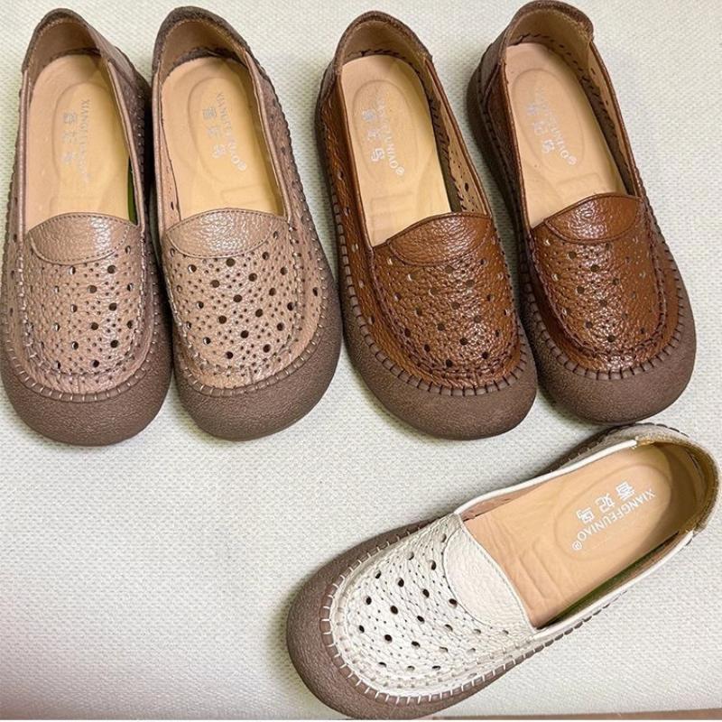 Sandals Comfort Soft Mom's Shoes Flat Sole Women's Shoes Hollow Genuine Leather Shoes Middle-aged Mother's Loafers Shoes