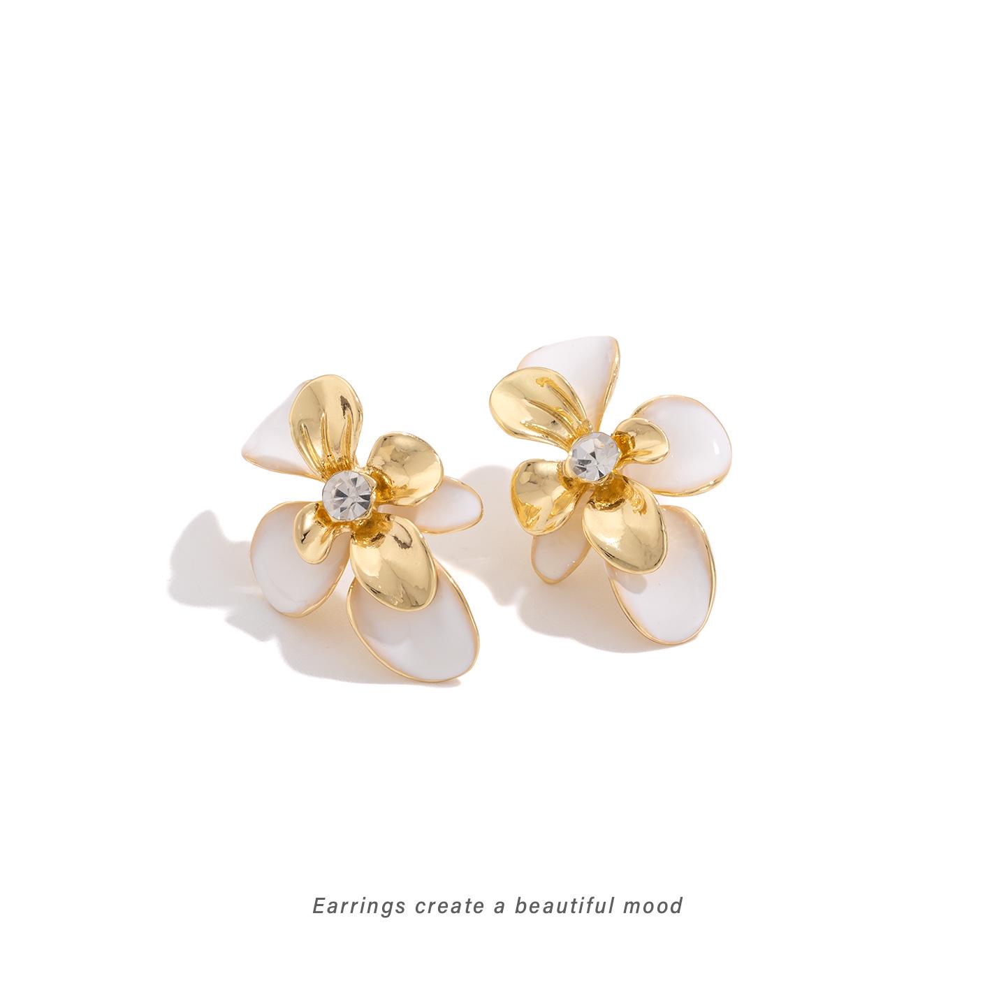 

Vintage Rhinestone Flower Stud Earrings: Luxurious & Versatile Color Block Design for Women