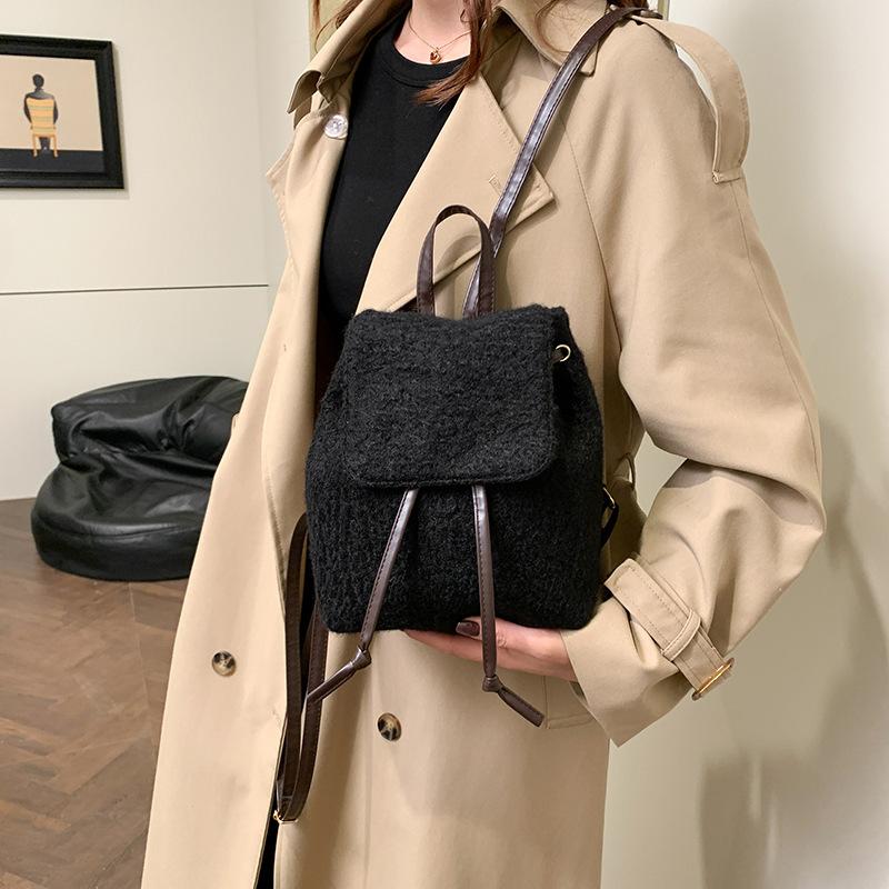 2025 autumn and winter new casual fashion backpack women's small fresh and popular niche retro foreign style women's backpack