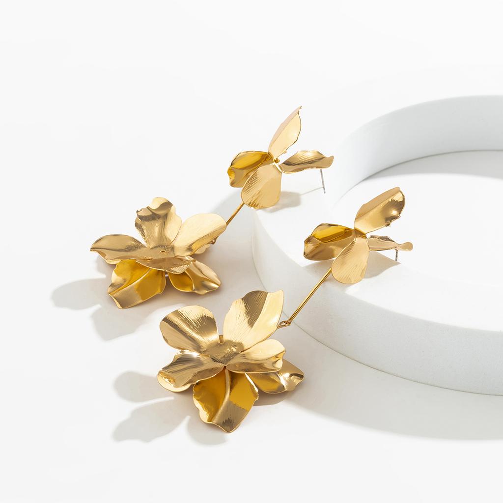 Vintage Geometric Flower Petal Pendant Drop Earrings for Women Fashion Statement Gold Color Hanging Earrings Party Zircon Gifts