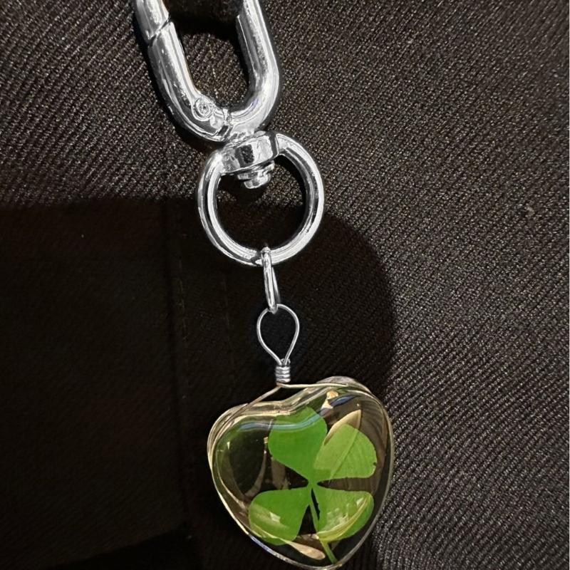 Multi Purpose Four Leaf Clovers Keychain Trendy Four Leaf Clovers Key Rings Adornment Eye Catching Keychain Pendant