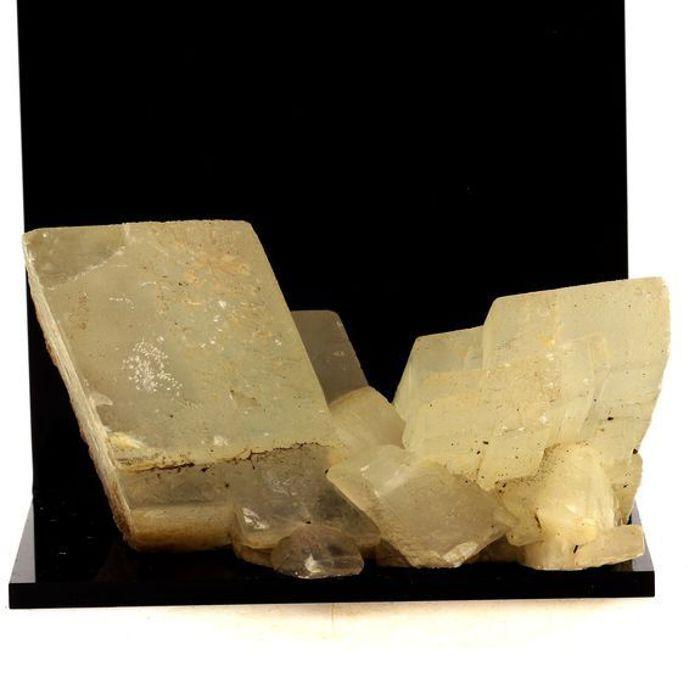 Pierres et Minéraux. Calcite. 1464.5 ct. Eygians, Hautes-Alpes, France.