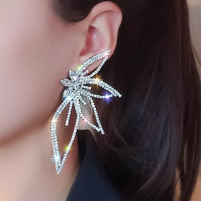 Boucles d'oreilles pendantes exagérées en strass feuille d'érable, bijoux de fête éblouissants en alliage, strass étincelants et douce idée de cadeau d'anniversaire