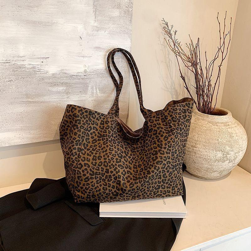 Koreanische Nischen-Leopardenmuster-Canvas-Tasche Damen Frühling und Sommer Neu Lässiger Fauler Stil Schultertasche Große Kapazität Pendler-Tragetasche