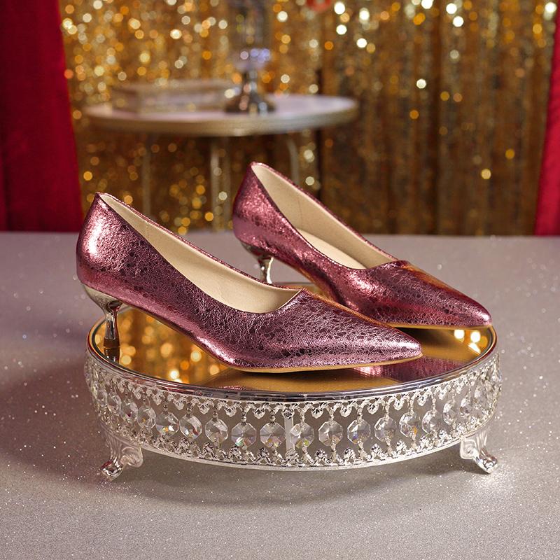 Modne nowe francuskie płytkie buty ślubne z czubkiem na Wiosnę i Jesień 2025, w zestawie z pojedynczymi butami dla druhen na wąskim obcasie