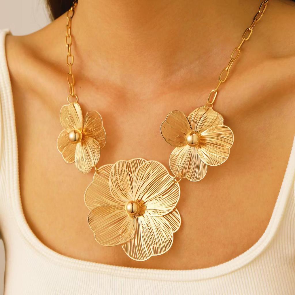Exquisite Gold Flower Necklace & Dazzling Floral Stud Earrings - High-End Luxury Collection