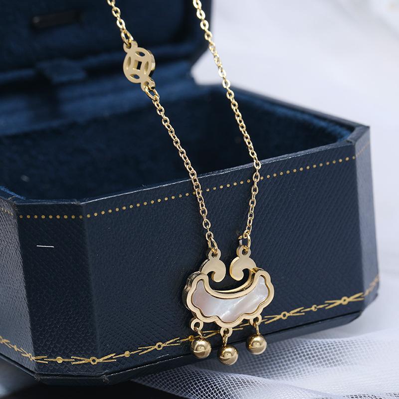 Small Gold Brick 18K Gold Titanium Steel Short Necklace Feminine Exquisite Temperament Retro Niche High-end Collarbone Chain Jewelry