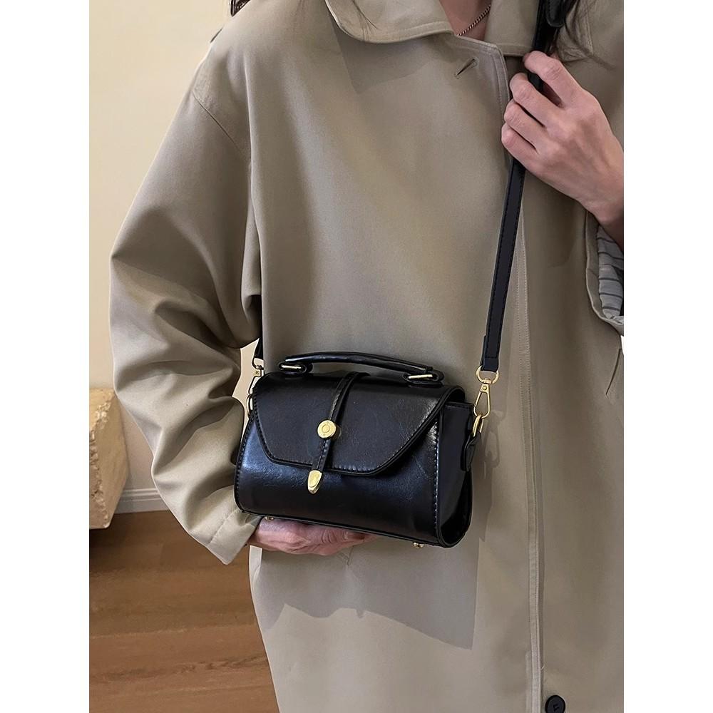 Autumn and winter high-end sense exquisite niche design handbag women's 2025 new Korean version fashion messenger small square bag