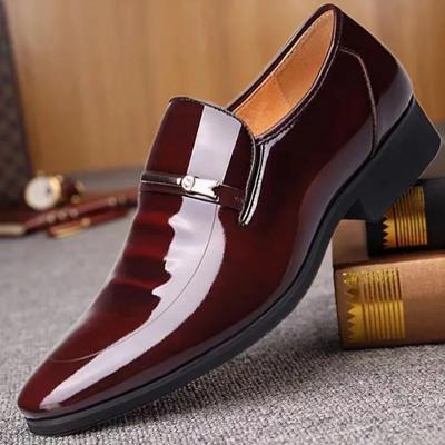 Mode Klassische PU Lacklederschuhe für Herren Lässige Businessschuhe Slipper Formelle Büroarbeitsschuhe für Herren Party Hochzeit Oxfords