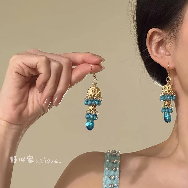 Exotic high-end fringed earrings, niche retro ethnic style earrings, French heavy industry bohemian earrings.