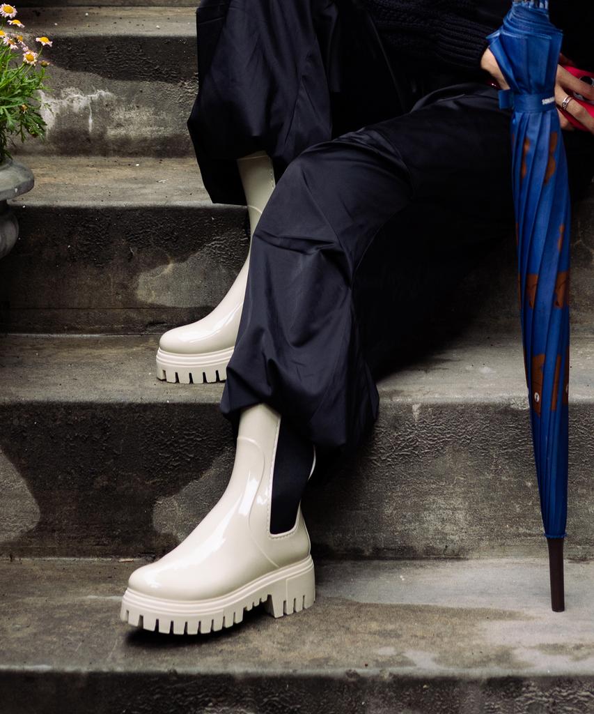Cesti High-Top Chelsea Rain Boots (Ivory)