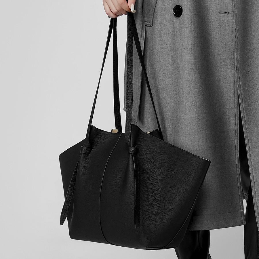 The First Layer Of Cowhide Large-Capacity Tote Bag, Genuine Leather Women'S Bag, Fashionable Bat Bag, Versatile Commuter Bag, Portable Wing Bag.