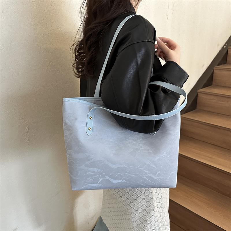 Simple Commuting and Leisure 2025 Winter New Solid Color Trend Fashion Large Capacity Trend Jitote Shoulder Women's Big Bag
