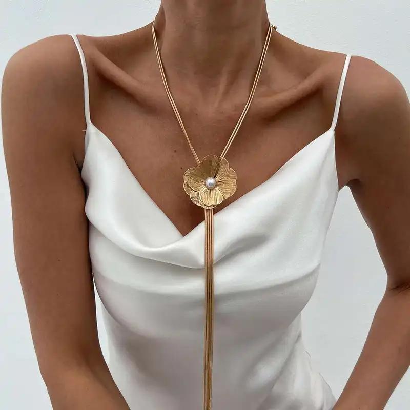 

New Long Tassels Chest Chain with Flower Pendants Necklace for Women Trendy Sweater Chain Choker on Neck Fashion Jewelry Gift