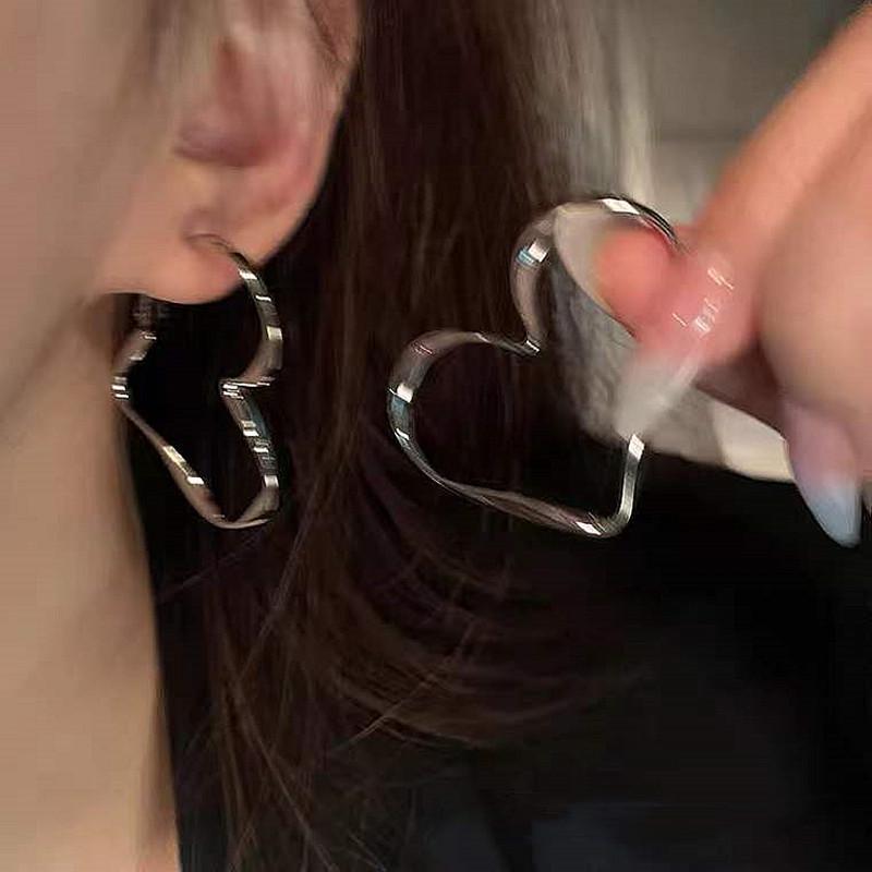 S925 Sterling Silver Needle Heart Earrings - Hong Kong Style Metal Ear Cuff Studs for Women.