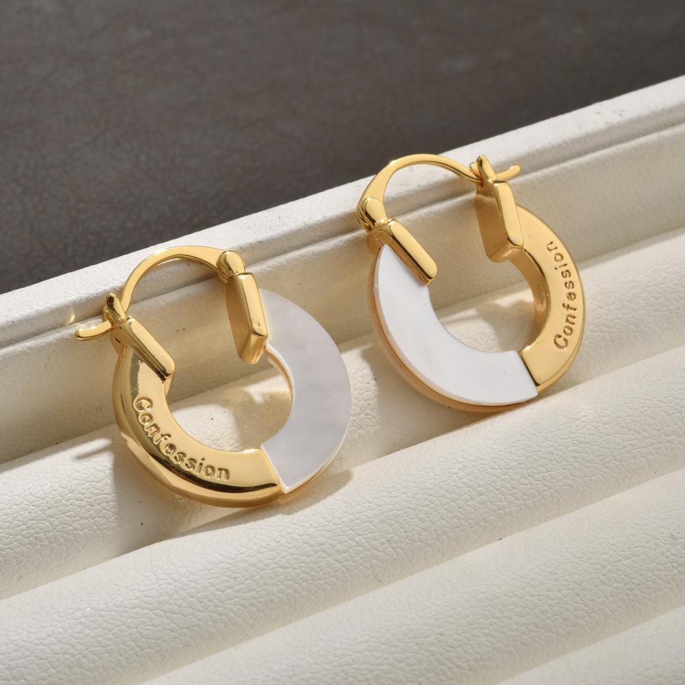Korean fashion commuter niche design personalized shell ear buckle temperament light luxury high sense round earrings ear jewelry