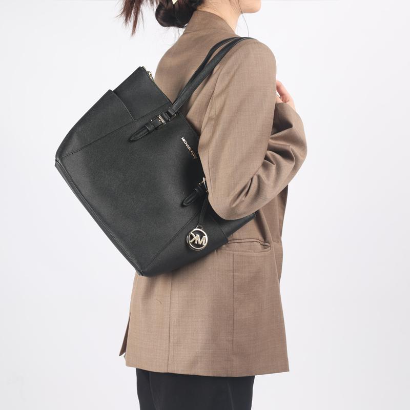 Michael Kors Mk Charlotte Vintage Solid Color Logo Pendant Large Capacity Commuter Tote Shopping Bag Women Tote Black 35T0GCFT7L-BLACK