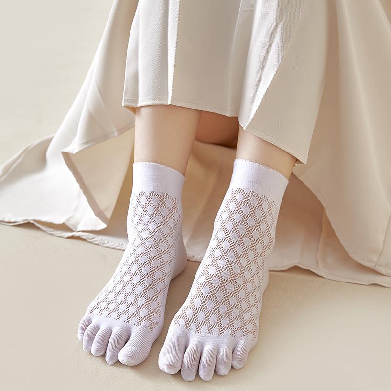 Women's Spring/Summer Velvet Ice Silk Five-Finger Socks – Japanese Style, Breathable & Sweat-Absorbent