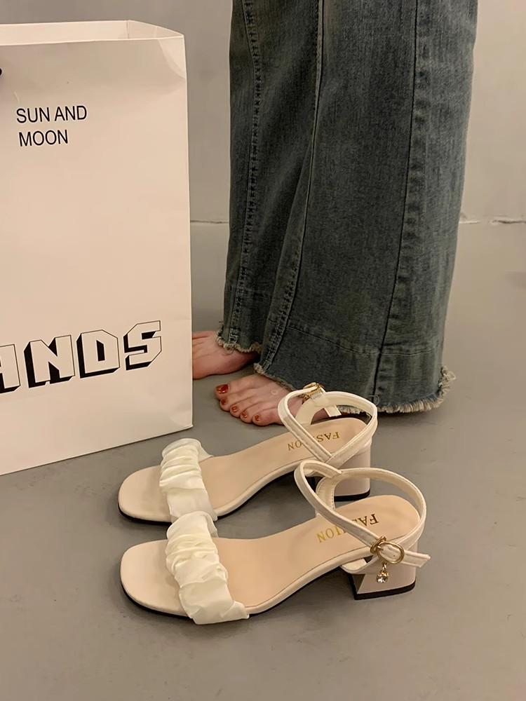 

Beautiful thick heel sandals women s summer wear fashion high sense new with skirt temperament high heels 40