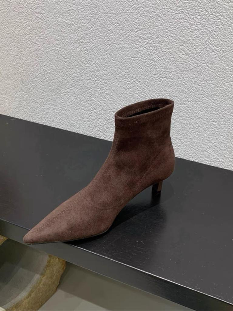 Botas finas elásticas femininas de outono e inverno 2024, novas botas curtas de temperamento retrô, salto fino e pontudo, botas da moda de camurça