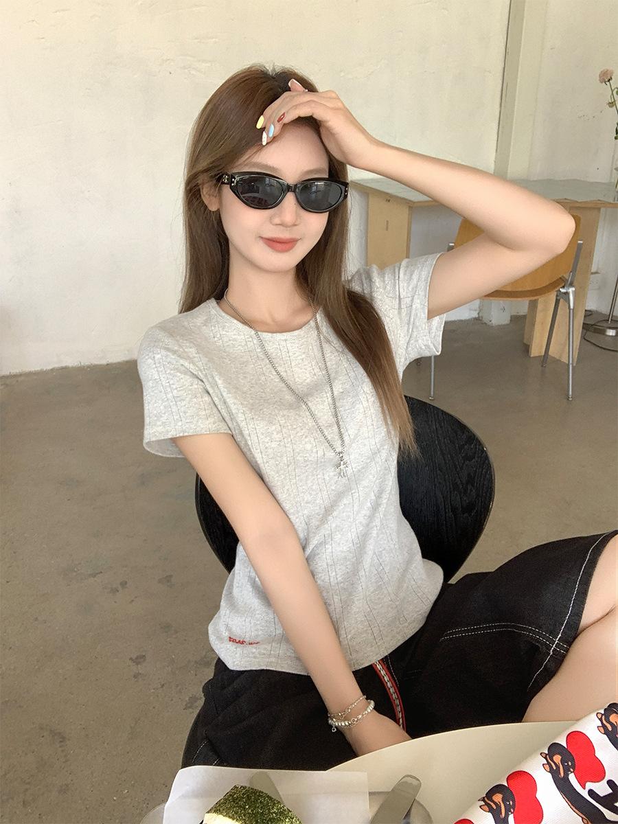 

Crew neck flower gray short-sleeved women s summer new jacquard texture T-shirt niche unique letter embroidered front shoulder top S