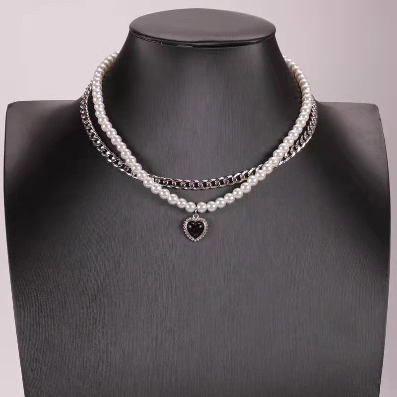 European and American Jewelry Black Love Clavicle Chain Retro Hip-hop Double-layered Pearl Necklace
