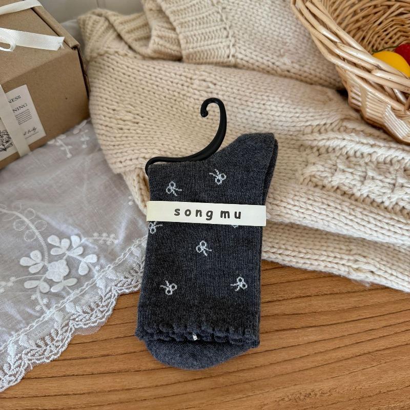 Boneless Socks, Women's Mid-calf Socks, Autumn and Winter Retro Girls' Bow Pile Socks, Women's Socks