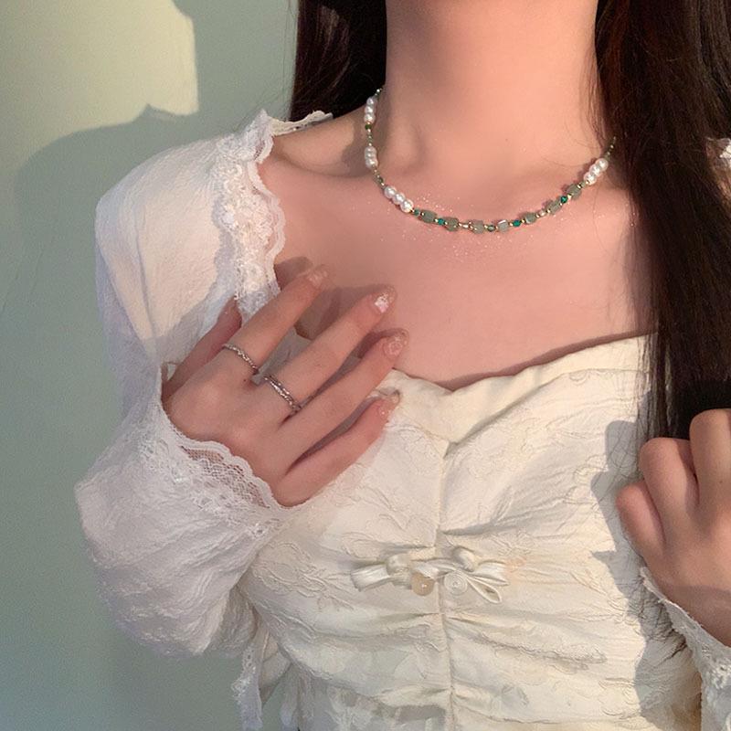 

Pastoral Fresh Green Pearl Clavicle Chain - Unique Light Luxury High-End Necklace