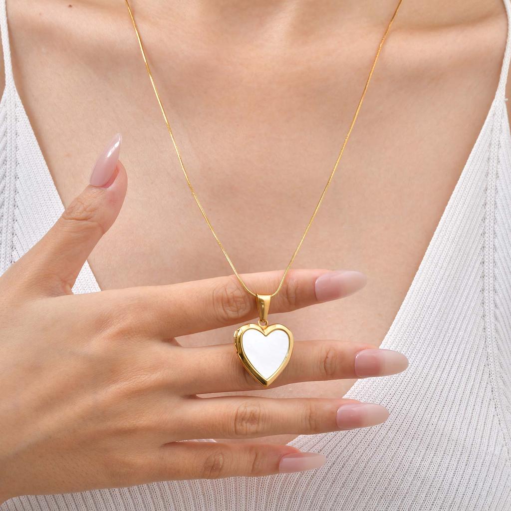 Gold Color Openable Photo Frame Pendant Necklace for Women, Stainless Steel Heart Locket Necklace, Love Keepsake Jewelry Gifts