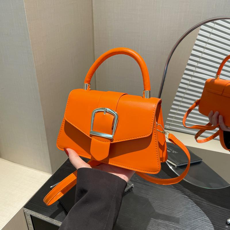 Portable small square bag fashionable and beautiful spring new light luxury simple niche design retro shoulder messenger bag
