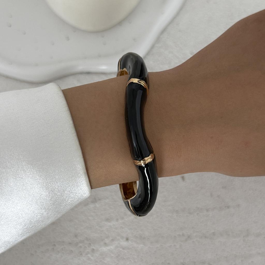Ingemark 4 Styles Classic Irregular Resin Acrylic Bracelets for Women On Hand Vintage Spring Open Bangle Couple Jewelry Gift