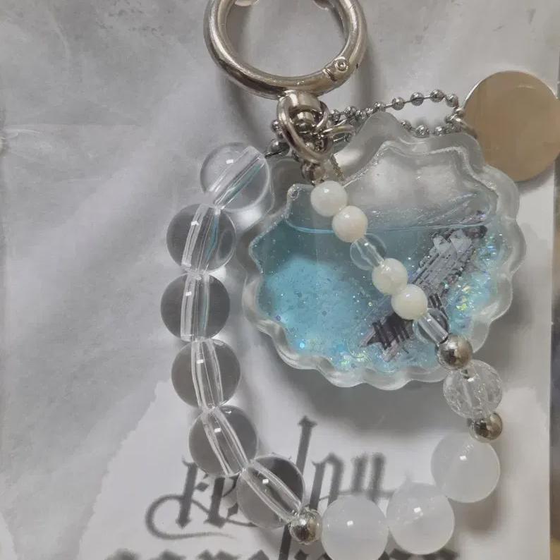 

Nmixx Popup Store Shaker Water Keyring