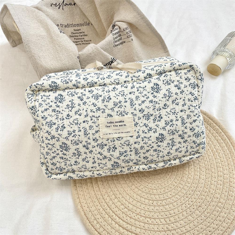 Large Capacity Blue Begonia Cosmetic Bag Travel Toiletry Organizer Makeup Pouch for Women Travel Essentials Storage Bags