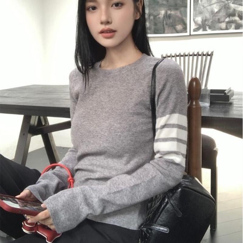 

Нишевый полосатый трикотажный свитер с длинным рукавом мягкий и стройнит миниатюрных женщин в начале осени one size серый