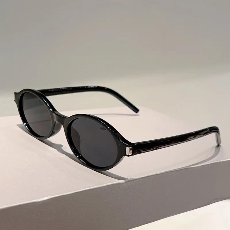 Classic Oval Vintage Sunglasses Women For Men  Luxury Brand Designer Punk Shades Sexy Ladies Rivet Popular Sun Glasses Uv400