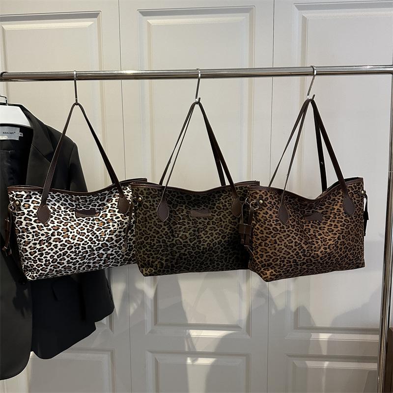 Large Capacity Leopard Print Tote Bag Women's New Commuter Simple Shoulder Bag Women's Fashionable Casual Handbag Bag