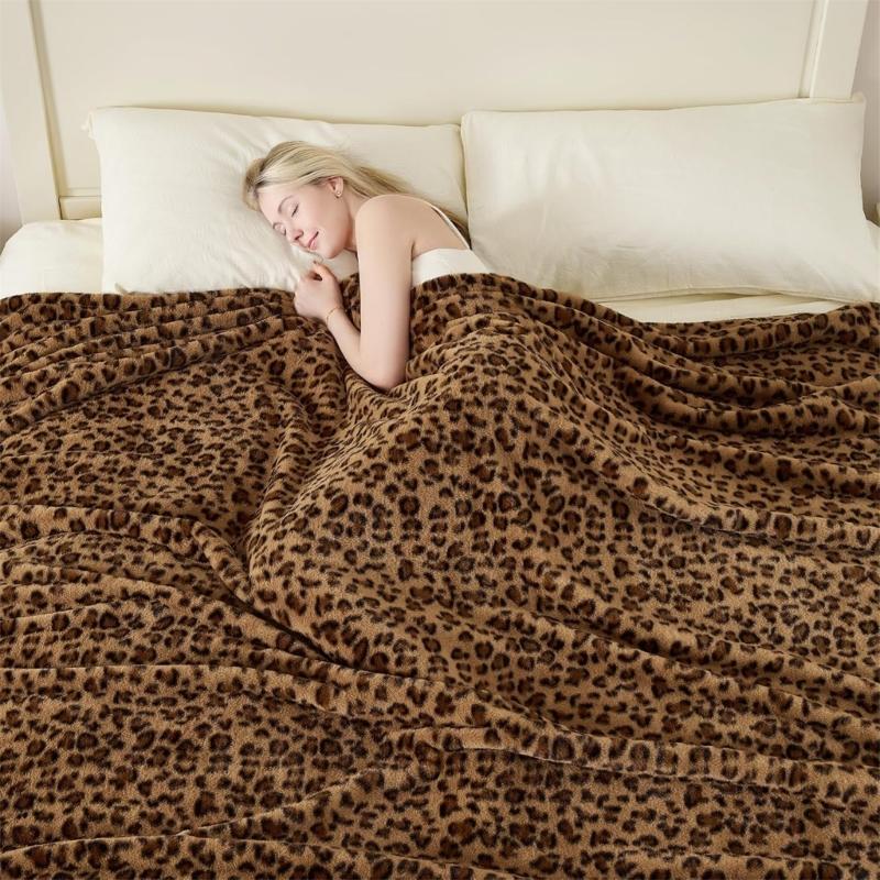 Skin Friendly Polyester Fleece Blanket Leopard Pattern Double Layer Thick for Sensitive Individuals