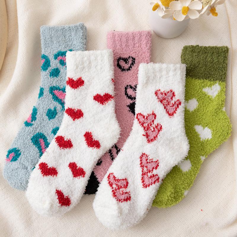 5/10 Pairs Comfortable Casual Autumn Winter Coral Fleece Socks for Women Warm Heart Shaped Floor Socks Cute Thickened Mid Calf Socks for Girls