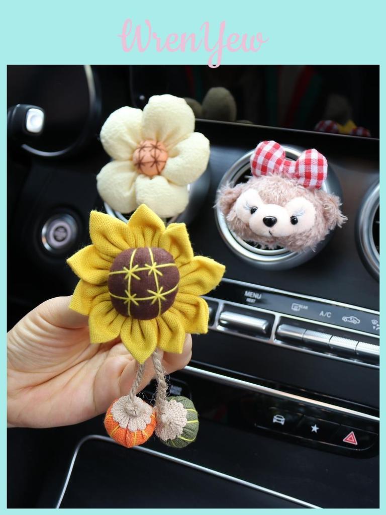 Cute Cartoon Car Air Vent Aromatherapy Clip Decorative Interior Car Accessory
