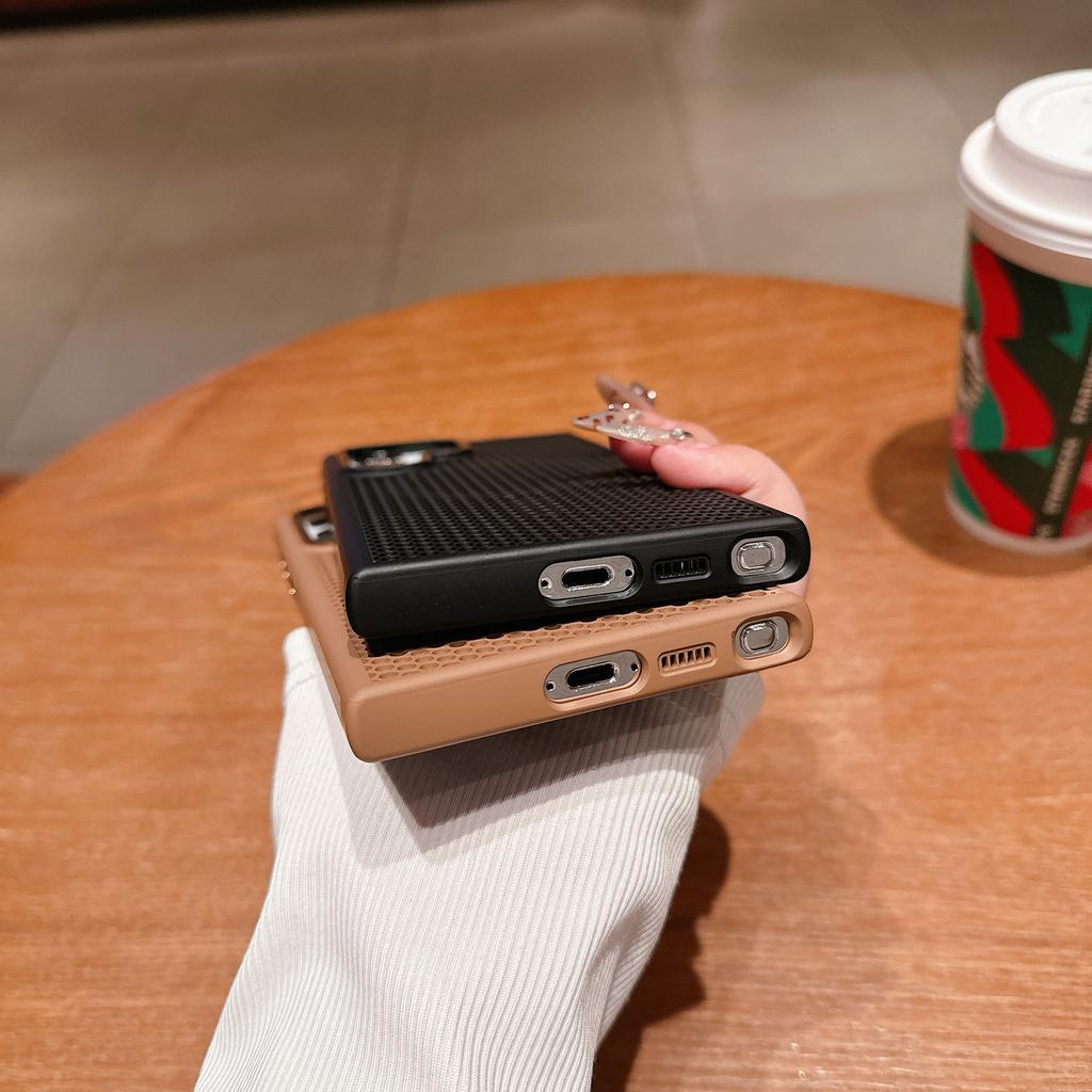 Honeycomb Mesh Cooling Suitable for Samsung S25 Ultra Skin Sensitive Magnetic Suction Mobile Phone Case S24 Ultra Anti Brush and Anti Fall Case